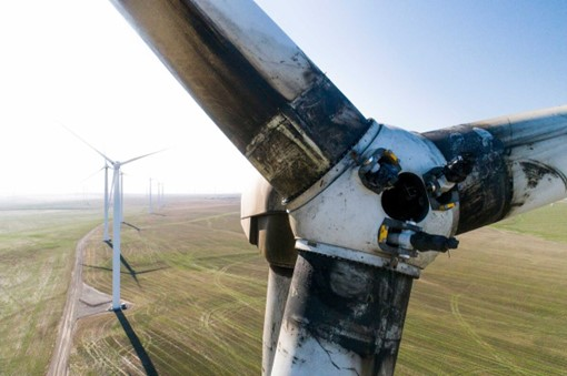 A Vestas megawatt turbine, missing its nose cone, at Portland General Electric’s Biglow Canyon wind farm in Wasco County, Oregon, last year. Photographer: Dave Killen/The Oregonian